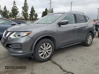 2020 Nissan Rogue SV z VIN KNMAT2MV3LP542931, wystawiony jako Copart lot #55853265 z przebiegiem 75 554 mil mil oraz Szkoda całkowita • Salvage title. Historia ofert i sprzedaży dostępna na DreamBid. Obrazek 1.