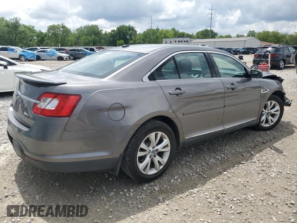2011 Ford Taurus SEL z VIN 1FAHP2EWXBG190610, wystawiony jako Copart lot #56993785 z przebiegiem 119 784 mil mil oraz Szkoda całkowita • Salvage title. Historia ofert i sprzedaży dostępna na DreamBid. Obrazek 3.