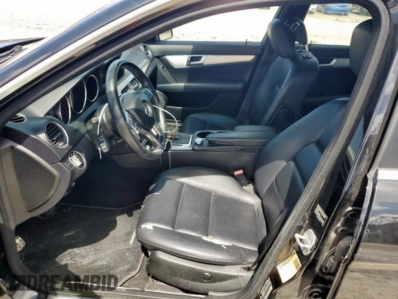 2012 Mercedes-Benz C 250 Sport с VIN WDDGF4HB6CR238614, выставлен на аукционе Copart как лот 61547715 с пробегом 107 849 миль миль и Списание • Salvage title. История ставок и продаж доступна на DreamBid. Изображение 7.