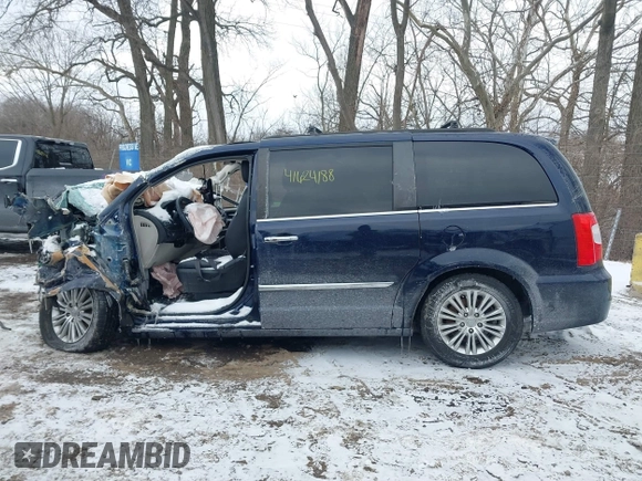 2015 Chrysler Town & Country Touring L with VIN 2C4RC1CG5FR573973, listed as a IAAI auction lot 41624188 with Not Provided miles and . Bid and sale history available at carsss.com. Image 15.