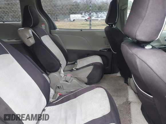 2017 Toyota Sienna XLE Auto Access Seat with VIN 5TDYZ3DC9HS818821, listed as a IAAI auction lot 41505304 with 74,295 mi miles. Bid and sale history available at carsss.com. Image 8.