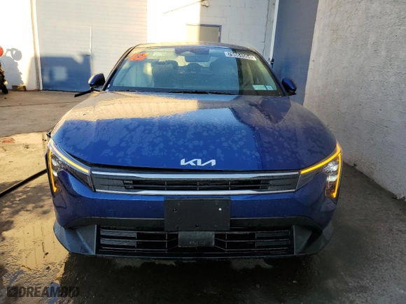 2025 Kia K4 LXS with VIN 3KPFT4DEXSE009443, listed as a Copart auction lot 79864504 with 3,760 mi miles and Clean Title. Bid and sale history available at carsss.com. Image 5.