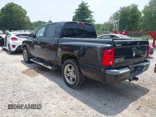 2007 Dodge Dakota SLT z VIN 1D7HW48P27S198997, wystawiony jako IAAI lot #42411491 z przebiegiem 183 825 mil mil oraz . Historia ofert i sprzedaży dostępna na DreamBid. Obrazek 3.