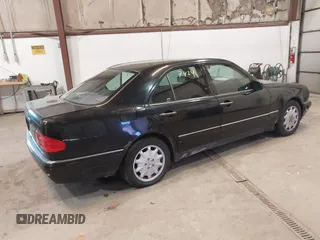 1998 Mercedes-Benz E-Class with VIN WDBJF65F7WA617755, listed as a IAAI auction lot 41737424 with 113,068 mi miles. Bid and sale history available at carsss.com. Image 4.