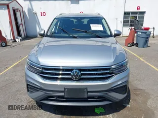 2024 Volkswagen Tiguan SE with VIN 3VV2B7AX6RM149564, listed as a IAAI auction lot 42686972 with 20,350 mi miles and . Bid and sale history available at DreamBid. Image 13.