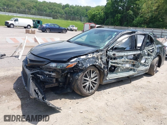2023 Toyota Camry SE z VIN 4T1T11AK9PU721786, wystawiony jako IAAI lot #42279812 z przebiegiem 30 707 mil mil oraz . Historia ofert i sprzedaży dostępna na DreamBid. Obrazek 17.