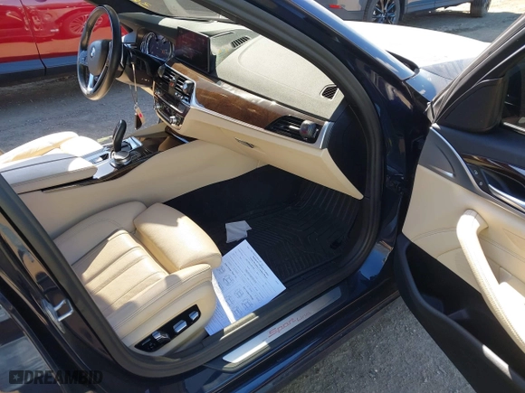 2019 BMW 5 Series 530i xDrive with VIN WBAJA7C55KG912518, listed as a IAAI auction lot 41846385 with 58,262 mi miles. Bid and sale history available at carsss.com. Image 5.