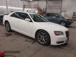 2014 Chrysler 300 with VIN 2C3CCAGG9EH365877, listed as a IAAI auction lot 41500564 with 89,384 mi miles. Bid and sale history available at carsss.com. Image 1.