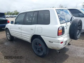 1999 Toyota RAV4 with VIN JT3GP10V7X7057281, listed as a IAAI auction lot 42110228 with 301,749 mi miles and . Bid and sale history available at DreamBid. Image 3.
