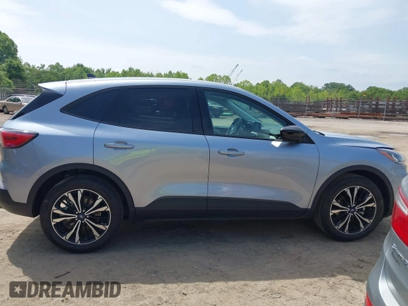 2022 Ford Escape SE z VIN 1FMCU0G68NUB64197, wystawiony jako IAAI lot #42279268 z przebiegiem 10 579 mil mil oraz . Historia ofert i sprzedaży dostępna na DreamBid. Obrazek 13.