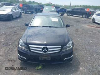2013 Mercedes-Benz C 300 Sport z VIN WDDGF8ABXDR289715, wystawiony jako IAAI lot #42178866 z przebiegiem 67 658 mil mil oraz . Historia ofert i sprzedaży dostępna na DreamBid. Obrazek 12.
