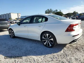 2022 Volvo S60 Momentum with VIN 7JRL12TZXNG174691, listed as a Copart auction lot 41579175 with 0 mi miles and Clean Title. Bid and sale history available at carsss.com. Image 2.