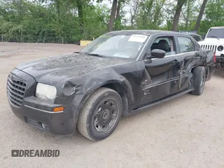 2005 Chrysler 300 Touring z VIN 2C3JA53G15H155185, wystawiony jako IAAI lot #42243504 z przebiegiem 176 557 mil mil oraz . Historia ofert i sprzedaży dostępna na DreamBid. Obrazek 17.