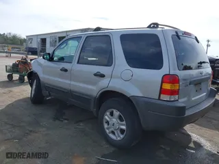 2004 Ford Escape XLT with VIN 1FMYU03184KB74819, listed as a IAAI auction lot 41838482 with 223,651 mi miles. Bid and sale history available at carsss.com. Image 3.