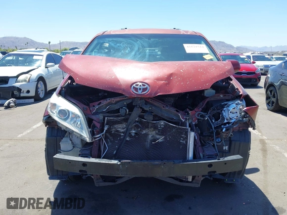 2011 Toyota Sienna LE AAS with VIN 5TDKK3DC2BS118124, listed as a IAAI auction lot 42121524 with 270,284 mi miles. Bid and sale history available at carsss.com. Image 6.