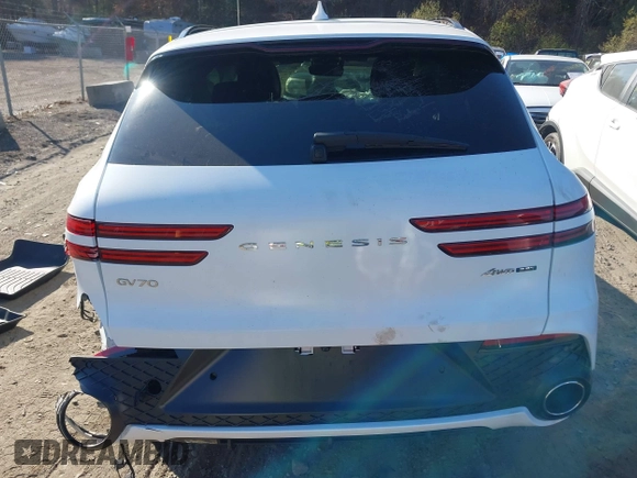 2022 Genesis GV70 Sport z VIN KMUMCDTC1NU035343, wystawiony jako IAAI lot #40788562 z przebiegiem Nie podano mil oraz . Historia ofert i sprzedaży dostępna na DreamBid. Obrazek 16.