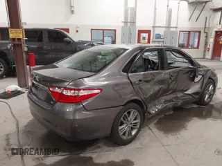 2017 Toyota Camry XLE z VIN 4T1BF1FK5HU389773, wystawiony jako IAAI lot #42189385 z przebiegiem 133 860 mil mil oraz . Historia ofert i sprzedaży dostępna na DreamBid. Obrazek 4.