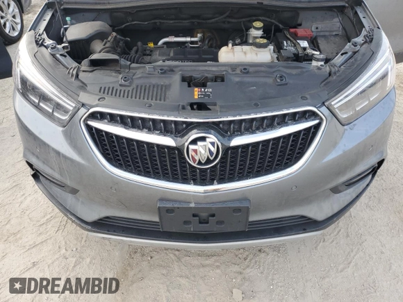 2020 Buick Encore Essence z VIN KL4CJGSB6LB020497, wystawiony jako Copart lot #43624955 z przebiegiem 99 448 mil mil oraz Tytuł czysty. Historia ofert i sprzedaży dostępna na DreamBid. Obrazek 12.