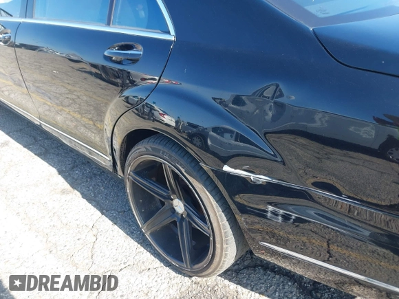 2012 Mercedes-Benz S 550 z VIN WDDNG7DB1CA479328, wystawiony jako IAAI lot #42271450 z przebiegiem Nie podano mil oraz . Historia ofert i sprzedaży dostępna na DreamBid. Obrazek 17.