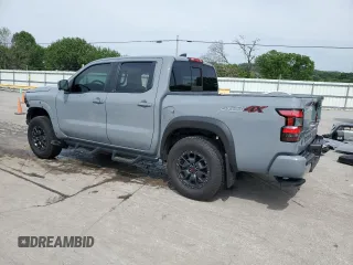 2022 Nissan Frontier SV z VIN 1N6ED1EK5NN631411, wystawiony jako Copart lot #57287645 z przebiegiem 25 027 mil mil oraz Szkoda całkowita • Salvage title. Historia ofert i sprzedaży dostępna na DreamBid. Obrazek 2.