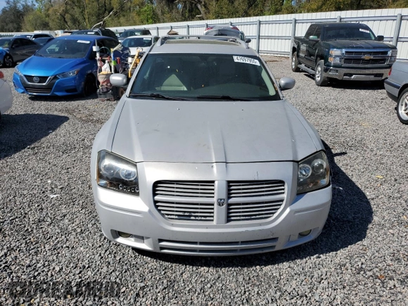 2005 Dodge Magnum RT z VIN 2D8GV58285H636754, wystawiony jako Copart lot #47697955 z przebiegiem 150 660 mil mil oraz Szkoda całkowita • Salvage title. Historia ofert i sprzedaży dostępna na DreamBid. Obrazek 5.