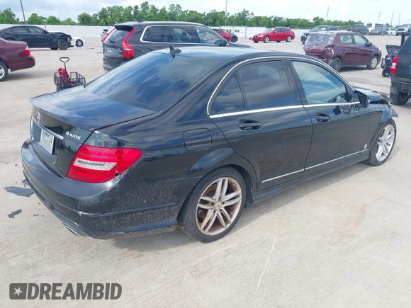 2013 Mercedes-Benz C 300 Sport с VIN WDDGF8AB0DR296995, выставлен на аукционе IAAI как лот 42663030 с пробегом 140 805 миль миль и . История ставок и продаж доступна на DreamBid. Изображение 4.
