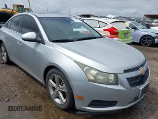 2014 Chevrolet Cruze 2LT z VIN 1G1PE5SBXE7120827, wystawiony jako IAAI lot #42359794 z przebiegiem 192 333 mil mil oraz . Historia ofert i sprzedaży dostępna na DreamBid. Obrazek 1.