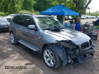 2007 BMW X5 3.0si z VIN 5UXFE43577L016195, wystawiony jako IAAI lot #42323000 z przebiegiem 88 318 mil mil oraz . Historia ofert i sprzedaży dostępna na DreamBid. Obrazek 1.