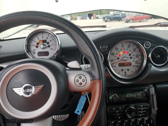 2007 MINI Cooper Convertible S with VIN WMWRH33557TL95520, listed as a Copart auction lot 47685045 with 95,619 mi miles and Clean Title. Bid and sale history available at carsss.com. Image 9.