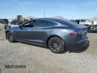 2018 Tesla Model S 75D with VIN 5YJSA1E27JF240011, listed as a Copart auction lot 62922164 with 92,147 mi miles and Salvage title. Bid and sale history available at DreamBid. Image 2.