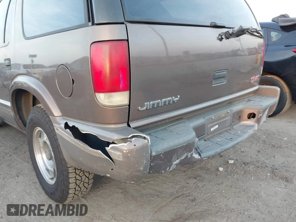 1998 GMC Jimmy SL with VIN 1GKCS13W1W2562133, listed as a IAAI auction lot 41159010 with 277,799 mi miles. Bid and sale history available at carsss.com. Image 17.