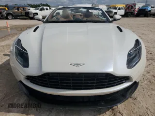 2020 Aston Martin DB11 z VIN SCFRMFCWXLGM09361, wystawiony jako Copart lot #80071914 z przebiegiem 10 972 mil mil oraz Szkody całkowita. Historia ofert i sprzedaży dostępna na DreamBid. Obrazek 5.