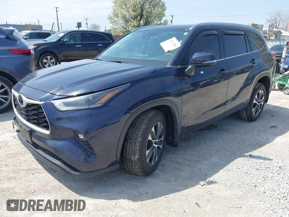 2021 Toyota Highlander XLE with VIN 5TDGZRBH4MS543611, listed as a IAAI auction lot 42117900 with 66,333 mi miles and . Bid and sale history available at DreamBid. Image 2.