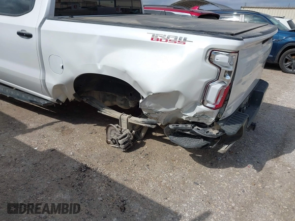 2019 Chevrolet Silverado 1500 LT Trail Boss with VIN 1GCPYFED0KZ335750, listed as a IAAI auction lot 41499679 with 155,297 mi miles. Bid and sale history available at carsss.com. Image 6.