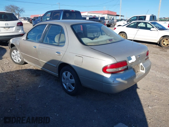 1995 Nissan Altima XE with VIN 1N4BU31D08C201209, listed as a IAAI auction lot 41687822 with 184,247 mi miles. Bid and sale history available at carsss.com. Image 3.