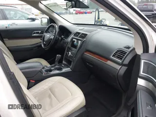 2017 Ford Explorer Platinum z VIN 1FM5K8HT3HGB64709, wystawiony jako IAAI lot #42482266 z przebiegiem 241 573 mil mil oraz . Historia ofert i sprzedaży dostępna na DreamBid. Obrazek 5.
