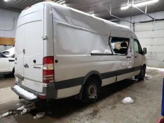2011 Freightliner Sprinter with VIN WDRPE8CCXB5547450, listed as a Copart auction lot 43731135 with 212,275 mi miles and Clean Title. Bid and sale history available at DreamBid. Image 3.