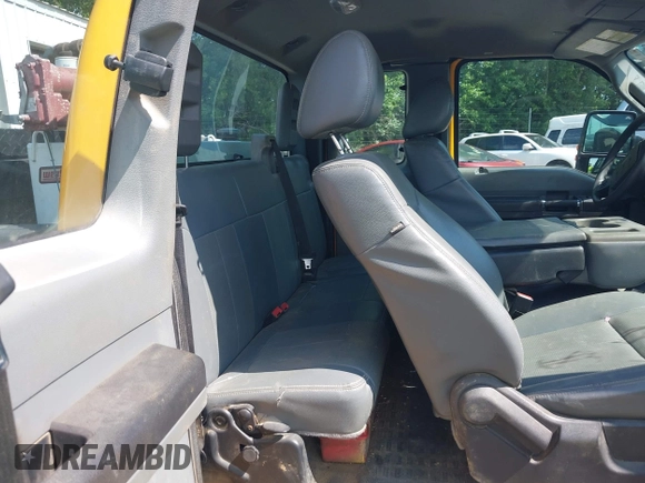 2015 Ford F-250 XLT z VIN 1FT7X2A68FEB98170, wystawiony jako IAAI lot #42524870 z przebiegiem 178 474 mil mil oraz . Historia ofert i sprzedaży dostępna na DreamBid. Obrazek 8.