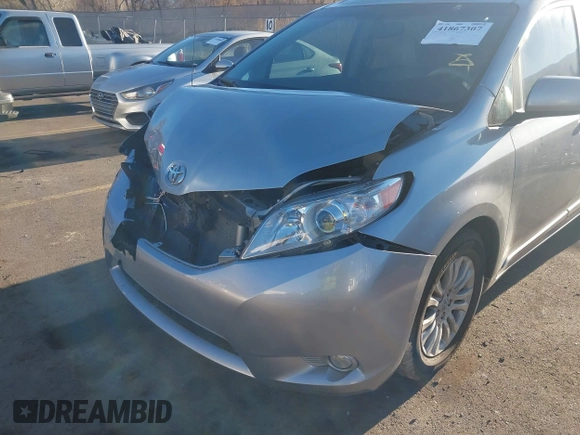 2014 Toyota Sienna XLE z VIN 5TDYK3DC9ES508300, wystawiony jako IAAI lot #41867307 z przebiegiem 93 798 mil mil oraz . Historia ofert i sprzedaży dostępna na DreamBid. Obrazek 6.