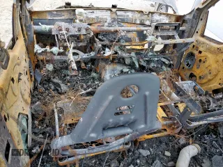 2004 Ford F-350 XL z VIN 1FTSW31P74EB47011, wystawiony jako Copart lot #55512125 z przebiegiem Nie podano mil oraz Nie do naprawy • Non repairable. Historia ofert i sprzedaży dostępna na DreamBid. Obrazek 8.