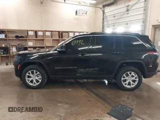 2022 Jeep Grand Cherokee Limited z VIN 1C4RJHBG9N8521577, wystawiony jako IAAI lot #41869992 z przebiegiem 28 095 mil mil oraz . Historia ofert i sprzedaży dostępna na DreamBid. Obrazek 15.