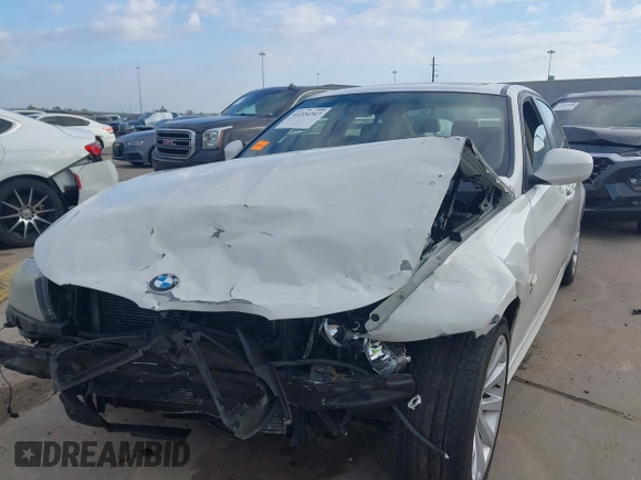 2011 BMW 3 Series 328i xDrive with VIN WBAPK7C50BA970837, listed as a IAAI auction lot 41224747 with 152,125 mi miles. Bid and sale history available at carsss.com. Image 6.