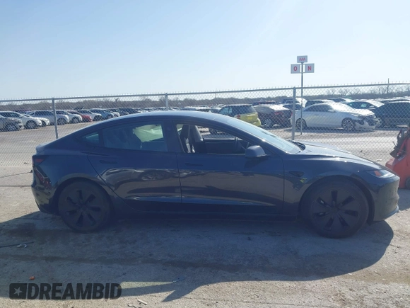 2024 Tesla Model 3 z VIN 5YJ3E1EA7RF721467, wystawiony jako IAAI lot #41857656 z przebiegiem 6 197 mil mil oraz . Historia ofert i sprzedaży dostępna na DreamBid. Obrazek 13.
