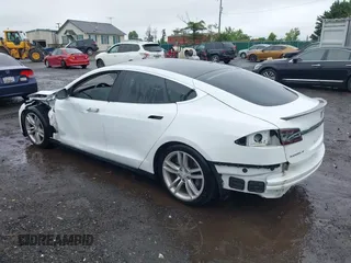 2013 Tesla Model S Performance z VIN 5YJSA1CP9DFP20778, wystawiony jako IAAI lot #42511532 z przebiegiem Nie podano mil oraz . Historia ofert i sprzedaży dostępna na DreamBid. Obrazek 3.