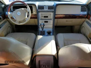 2005 Lincoln Navigator Luxury z VIN 5LMFU27565LJ02932, wystawiony jako Copart lot #79878864 z przebiegiem 120 426 mil mil oraz Szkoda całkowita • Salvage title. Historia ofert i sprzedaży dostępna na DreamBid. Obrazek 8.