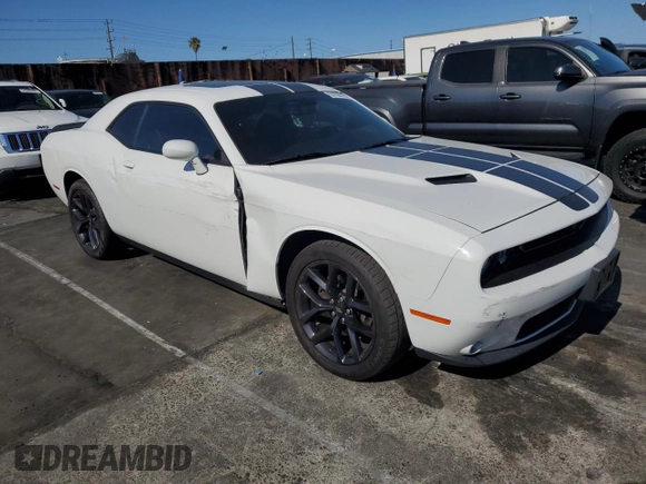 2020 Dodge Challenger SXT with VIN 2C3CDZAG7LH161595, listed as a Copart auction lot 53702215 with 33,772 mi miles and Clean Title. Bid and sale history available at DreamBid. Image 4.