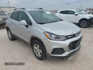 2021 Chevrolet Trax LT z VIN KL7CJPSB8MB321938, wystawiony jako IAAI lot #42025160 z przebiegiem 101 634 mil mil oraz . Historia ofert i sprzedaży dostępna na DreamBid. Obrazek 1.