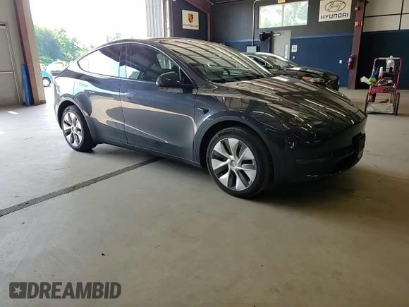 2024 Tesla Model Y Long Range z VIN 7SAYGDEE2RA246928, wystawiony jako Copart lot #60996035 z przebiegiem 19 266 mil mil oraz Szkoda całkowita • Salvage title. Historia ofert i sprzedaży dostępna na DreamBid. Obrazek 14.
