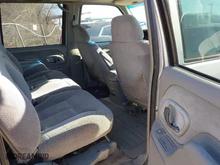 1997 Chevrolet Suburban with VIN 3GNFK16R6VG186072, listed as a IAAI auction lot 41373166 with 275,290 mi miles. Bid and sale history available at carsss.com. Image 8.