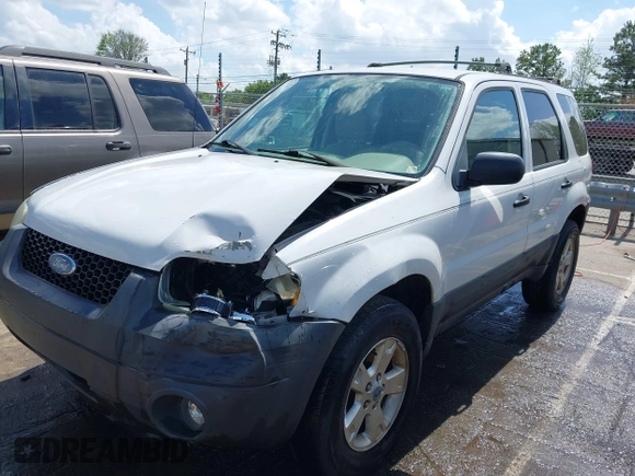 2005 Ford Escape XLT with VIN 1FMYU93125DA22612, listed as a IAAI auction lot 41971728 with 192,461 mi miles. Bid and sale history available at carsss.com. Image 17.